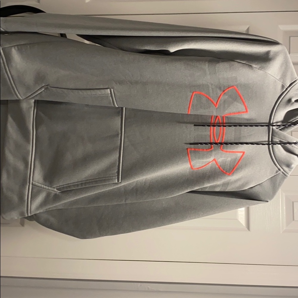 Under armour sweatshirt